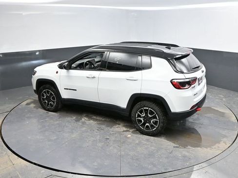 Used 2025 Jeep Compass Trailhawk image 39