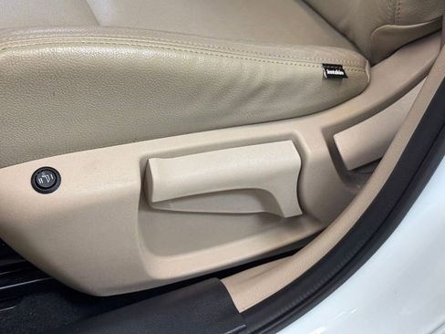 Used 2016 Nissan Rogue S FWD image 11