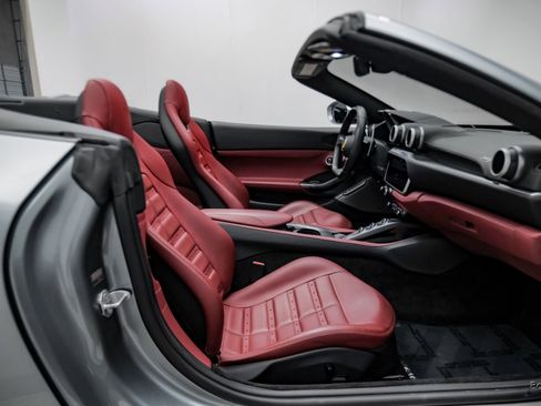 Used 2019 Ferrari Portofino image 62