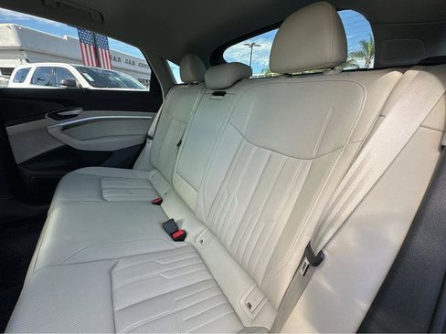 Used 2021 Audi e-tron Prestige w/ Prestige Package image 9