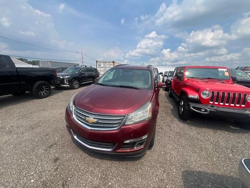 Used 2017 Chevrolet Traverse LT w/ Traveler's Package FWD image 22