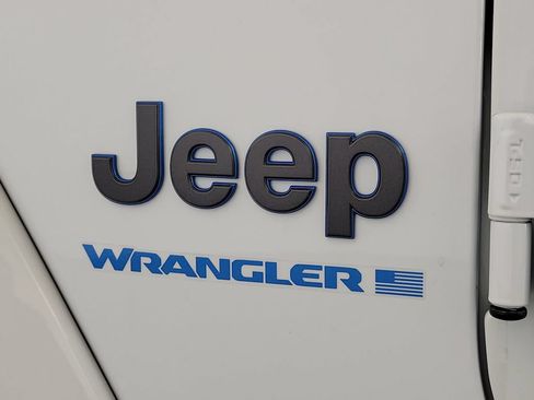 Used 2025 Jeep Wrangler Unlimited Sahara w/ Safety Group AWD/4WD image 8