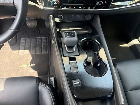 Used 2023 Nissan Rogue SL w/ SL Premium Package FWD image 18
