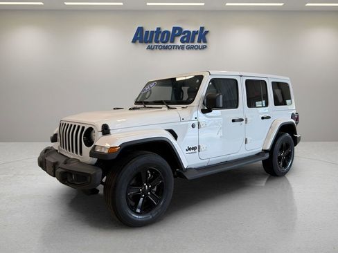 Used 2020 Jeep Wrangler Unlimited Sahara AWD/4WD image 3