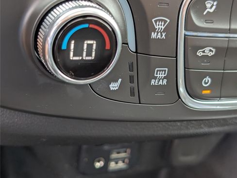 Used 2020 Chevrolet Traverse LT w/ LT Premium Package AWD/4WD image 32
