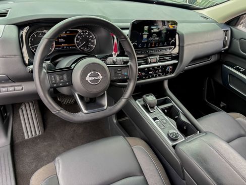 Used 2025 Nissan Pathfinder SL AWD/4WD image 4