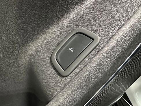 Used 2025 GMC Acadia Denali w/ Super Cruise Package image 23