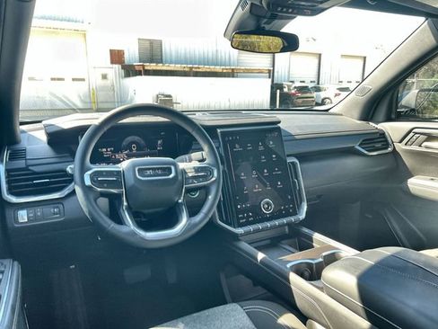 Used 2025 GMC Acadia Elevation image 10