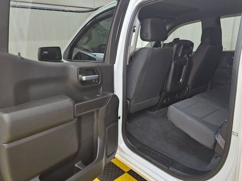 Used 2020 Chevrolet Silverado 1500 Custom w/ Custom Value Package image 15