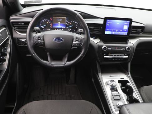Used 2020 Ford Explorer XLT image 14