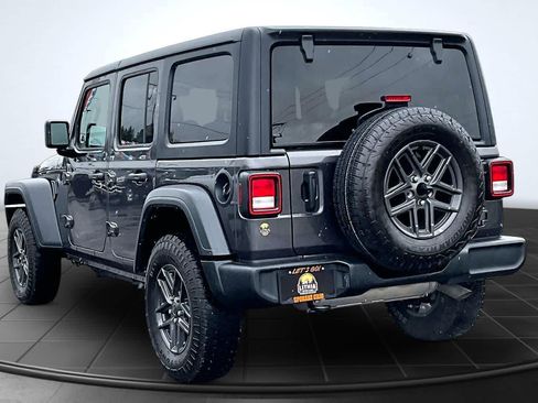 Used 2024 Jeep Wrangler Unlimited Sport AWD/4WD image 4