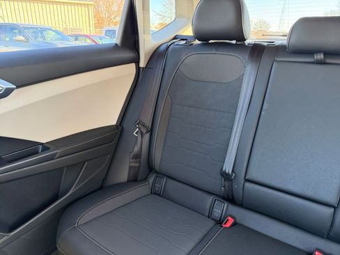 Used 2025 Volkswagen Taos SE image 39