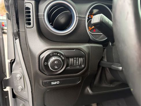 Used 2020 Jeep Gladiator Overland image 20