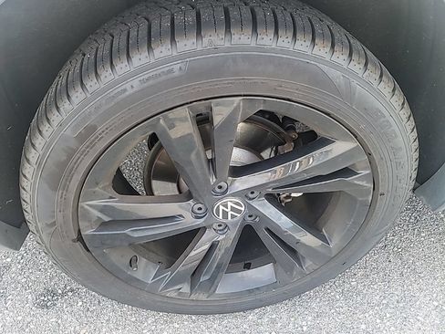 Used 2023 Volkswagen Tiguan SE R-Line FWD image 8