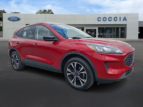 Used 2022 Ford Escape SE w/ SE Sport Appearance Package AWD/4WD image 3