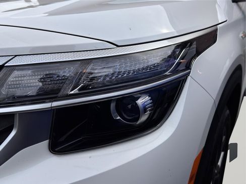 Used 2024 Kia Seltos LX image 11