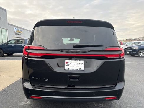 Used 2024 Chrysler Pacifica Touring-L w/ S Appearance Package image 7
