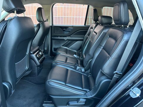 Used 2024 Lincoln Aviator AWD image 31