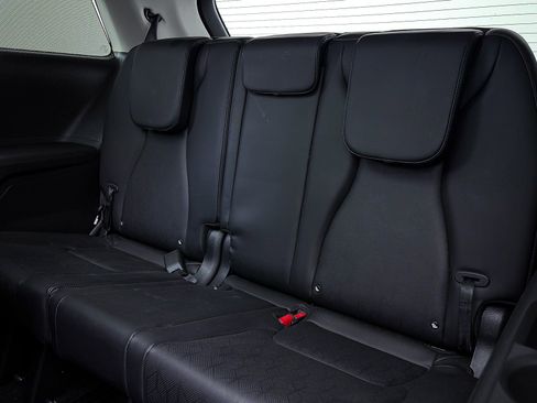 Used 2025 Kia Carnival SX image 39