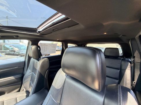 Used 2017 Jeep Grand Cherokee Limited AWD/4WD image 22
