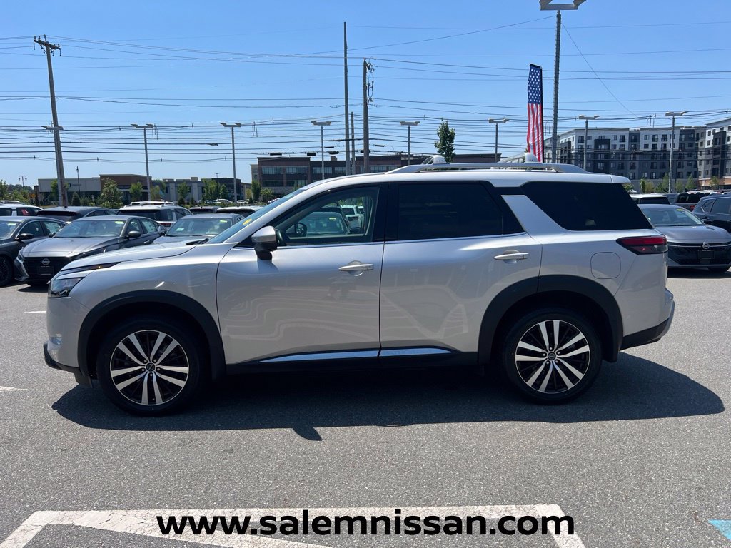 Used 2025 Nissan Pathfinder Platinum w/ Cargo Package AWD/4WD image 4