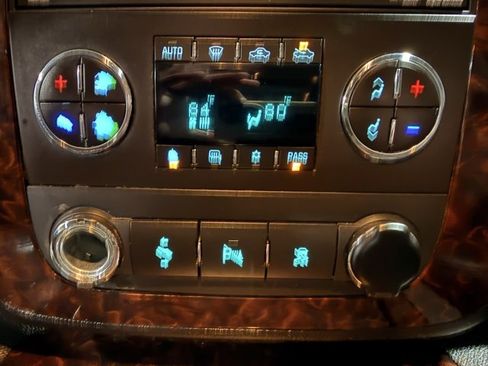 Used 2010 GMC Sierra 1500 Denali image 22