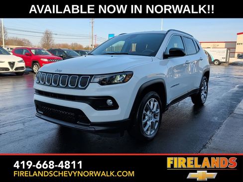 Used 2022 Jeep Compass Latitude image 3