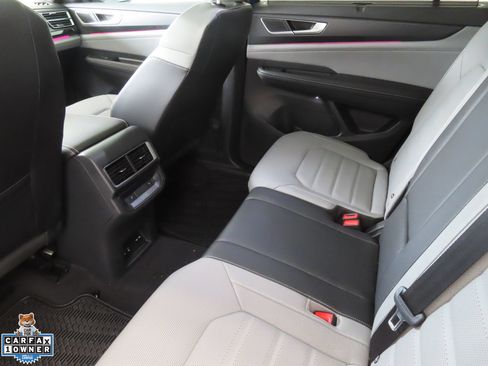 Used 2025 Volkswagen Atlas Cross Sport SEL R-Line AWD/4WD image 24