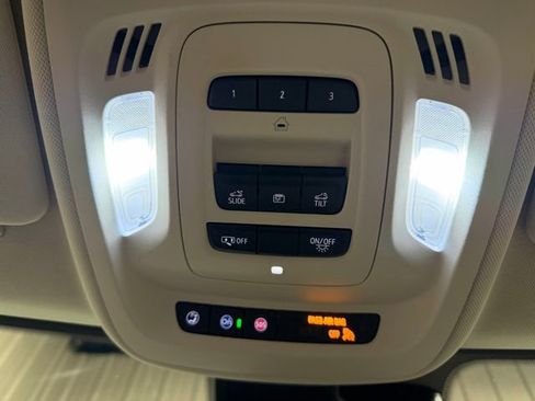 Used 2023 Buick Envision Avenir image 44