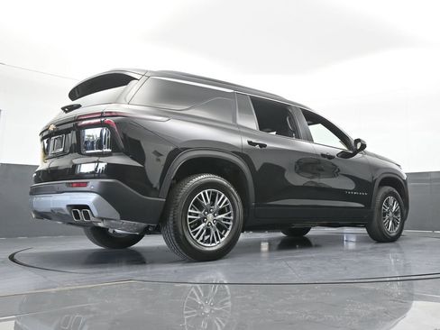 Used 2025 Chevrolet Traverse LT FWD image 60