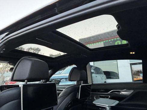 Used 2017 BMW 750i image 33