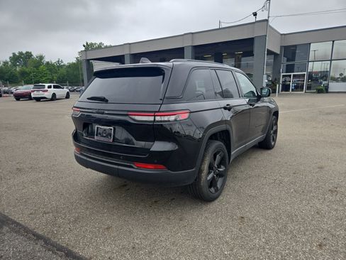 Used 2024 Jeep Grand Cherokee Altitude AWD/4WD image 5