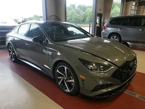 Used 2022 Hyundai Sonata SEL Plus FWD image 2