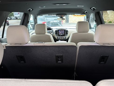 Used 2022 Chevrolet Traverse LS AWD/4WD image 10
