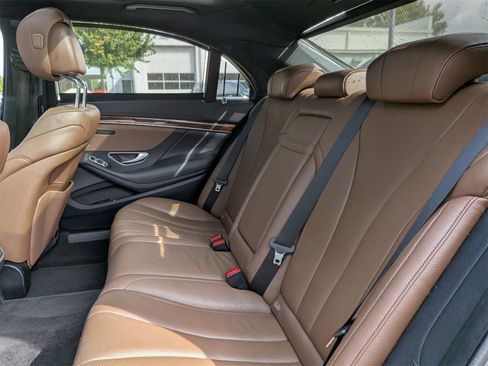 Used 2017 Mercedes-Benz S 550 4MATIC Sedan image 31