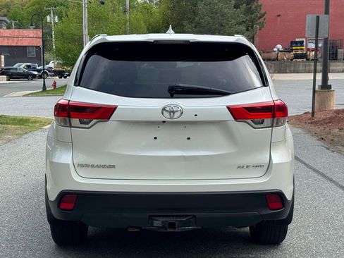 Used 2018 Toyota Highlander XLE AWD/4WD image 5