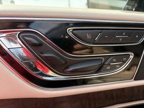 Used 2019 Lincoln Navigator Reserve AWD/4WD image 12