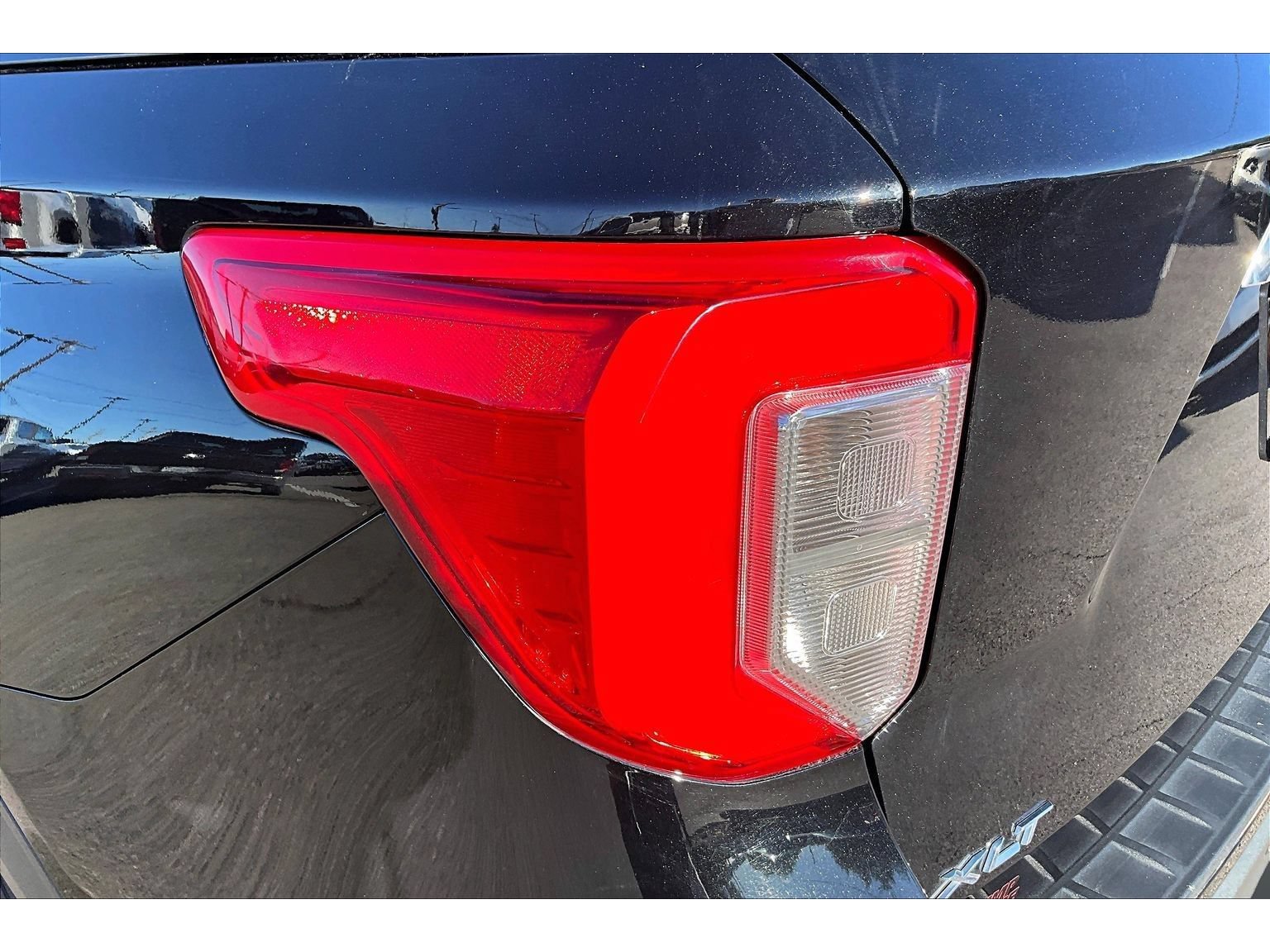 Used 2021 Ford Explorer XLT w/ Class III Trailer Tow Package AWD/4WD image 23