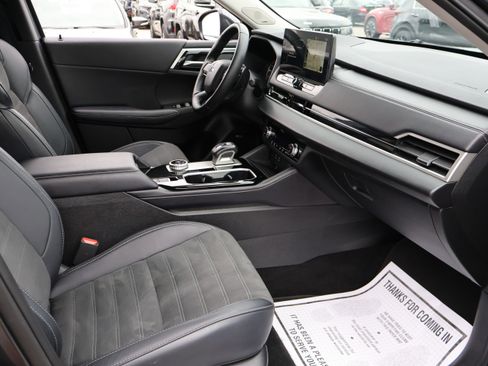 Used 2025 Mitsubishi Outlander SE image 7