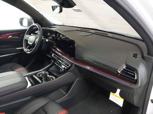 New 2026 Chevrolet Traverse RS w/ LPO, Floor Liner Package FWD image 29