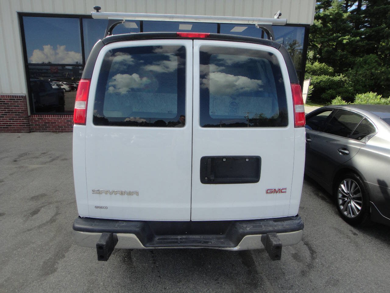 Used 2022 GMC Savana 2500 w/ Driver Convenience Package RWD image 5
