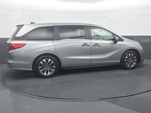 Certified 2024 Honda Odyssey EX-L image 8