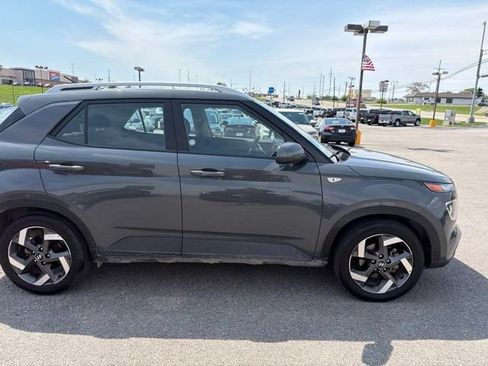 Used 2025 Hyundai Venue SEL FWD image 12