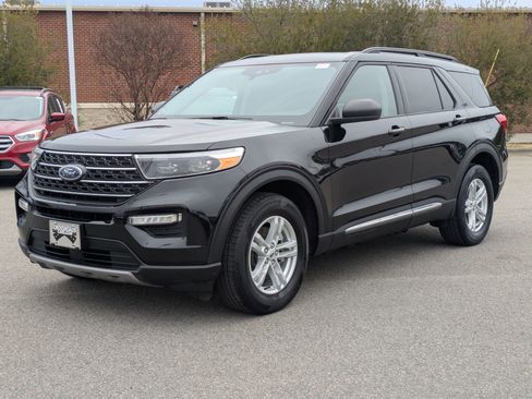 Certified 2022 Ford Explorer XLT w/ Equipment Group 202A image 9