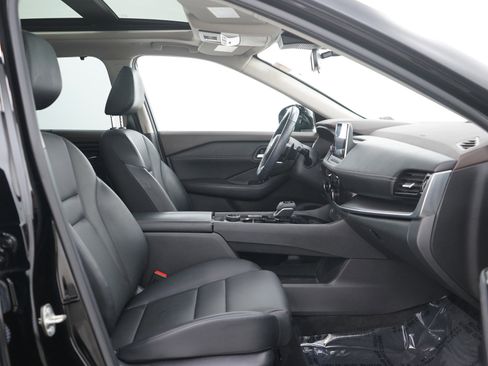 Used 2022 Nissan Rogue SV w/ SV Premium Package image 10