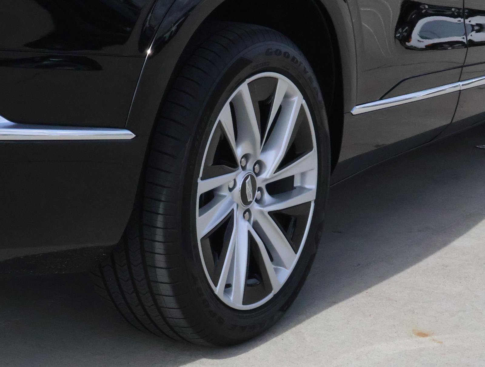 Certified 2027 Cadillac Vistiq Luxury w/ LPO, Floor Liner Package AWD/4WD image 12