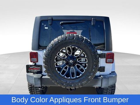 Used 2018 Jeep Wrangler Unlimited Sahara image 3