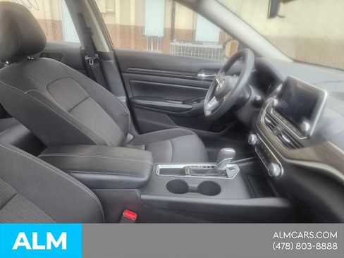 Used 2025 Nissan Altima 2.5 SV FWD image 17
