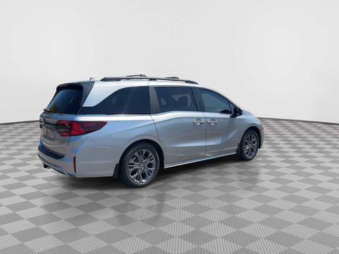 New 2026 Honda Odyssey Touring image 8