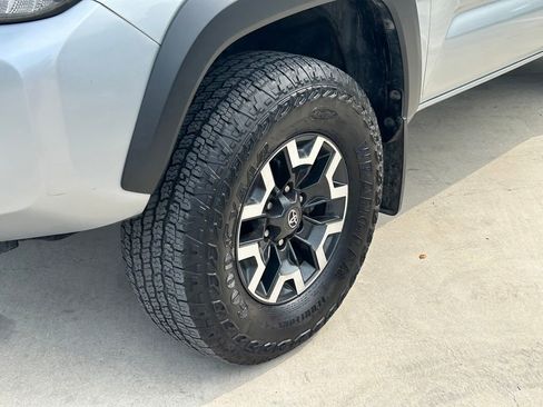 Used 2023 Toyota Tacoma TRD Off-Road w/ Technology Package AWD/4WD image 9
